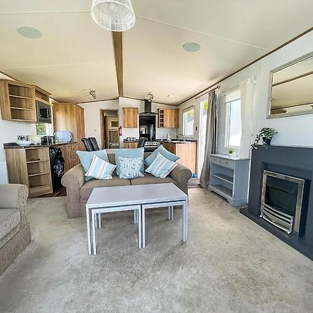 Beautiful Caravan With Decking At Carlton Meres Holiday Park, Suffolk Ref 60022M Saxmundham Exterior photo