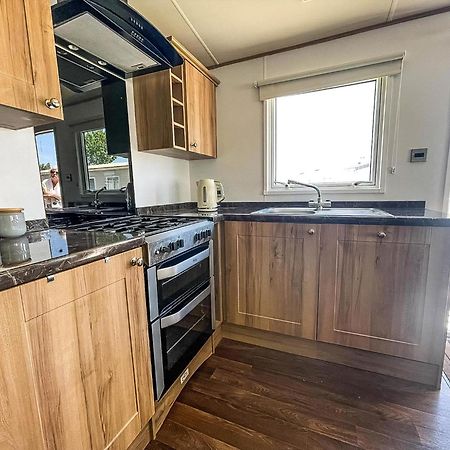 Beautiful Caravan With Decking At Carlton Meres Holiday Park, Suffolk Ref 60022M Saxmundham Exterior photo