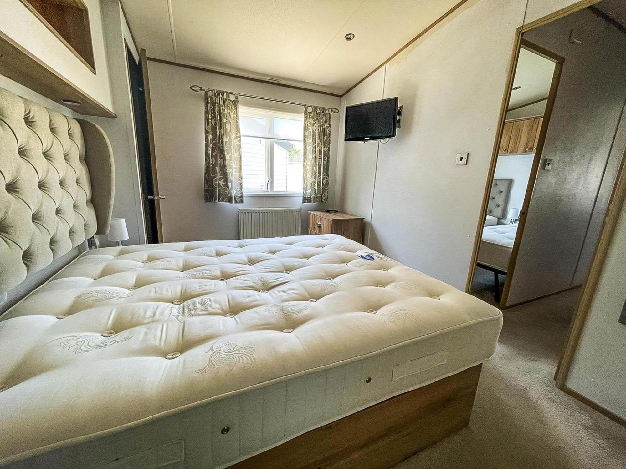 Beautiful Caravan With Decking At Carlton Meres Holiday Park, Suffolk Ref 60022M Saxmundham Exterior photo