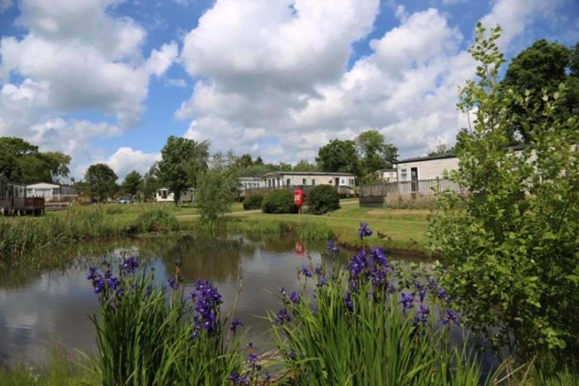 Beautiful Caravan With Decking At Carlton Meres Holiday Park, Suffolk Ref 60022M Saxmundham Exterior photo