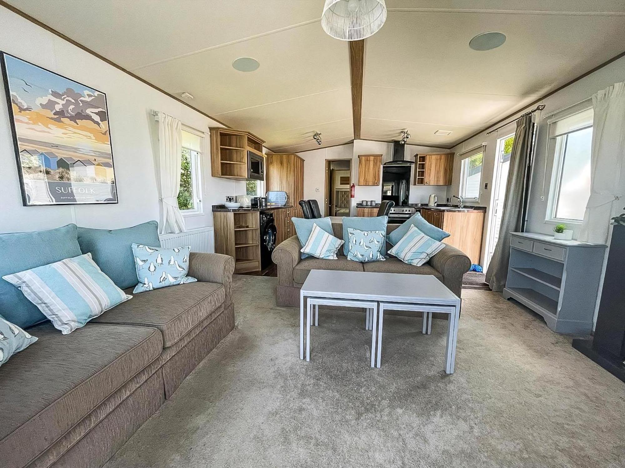 Beautiful Caravan With Decking At Carlton Meres Holiday Park, Suffolk Ref 60022M Saxmundham Exterior photo