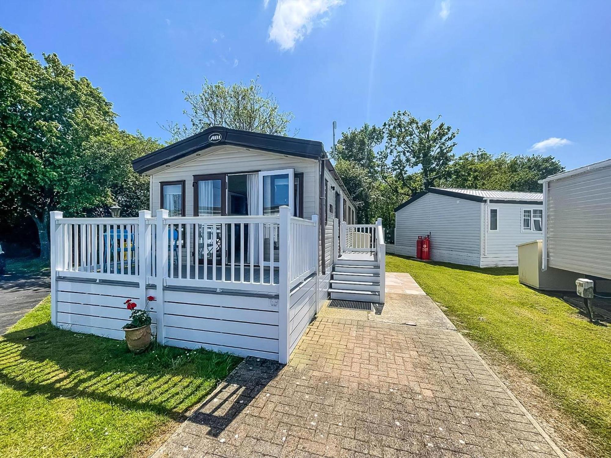 Beautiful Caravan With Decking At Carlton Meres Holiday Park, Suffolk Ref 60022M Saxmundham Exterior photo